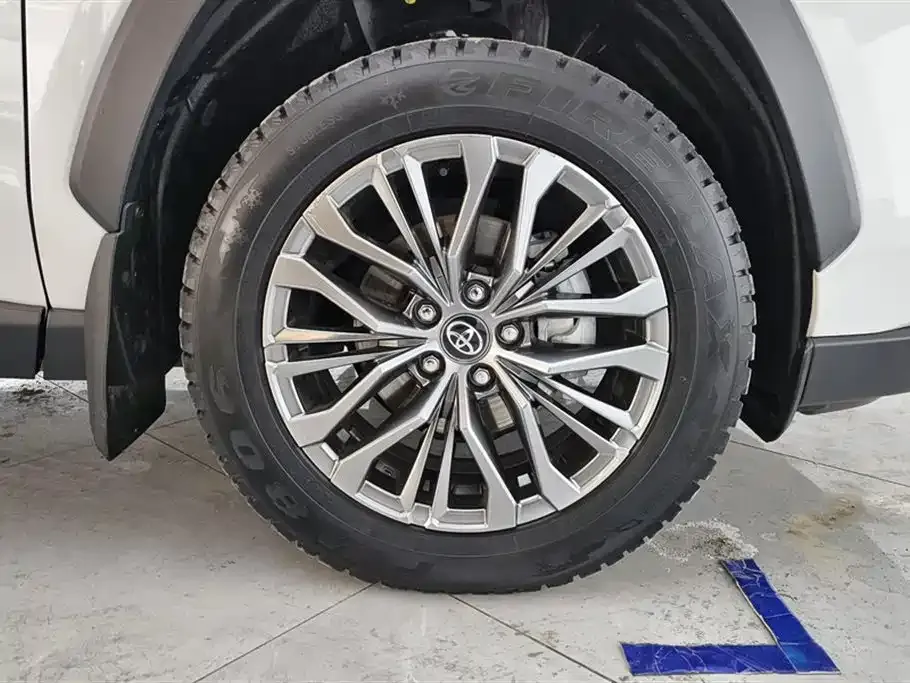 Toyota Wildlander — фото 10
