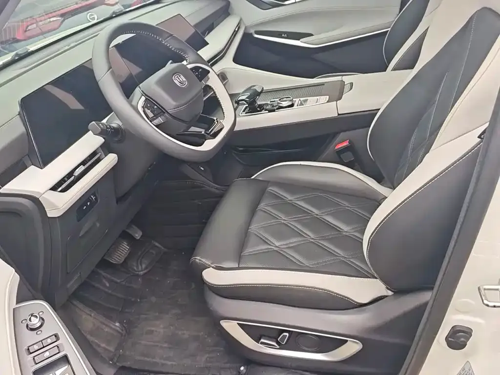Changan CS75PLUS 2024 из CN, фото 2