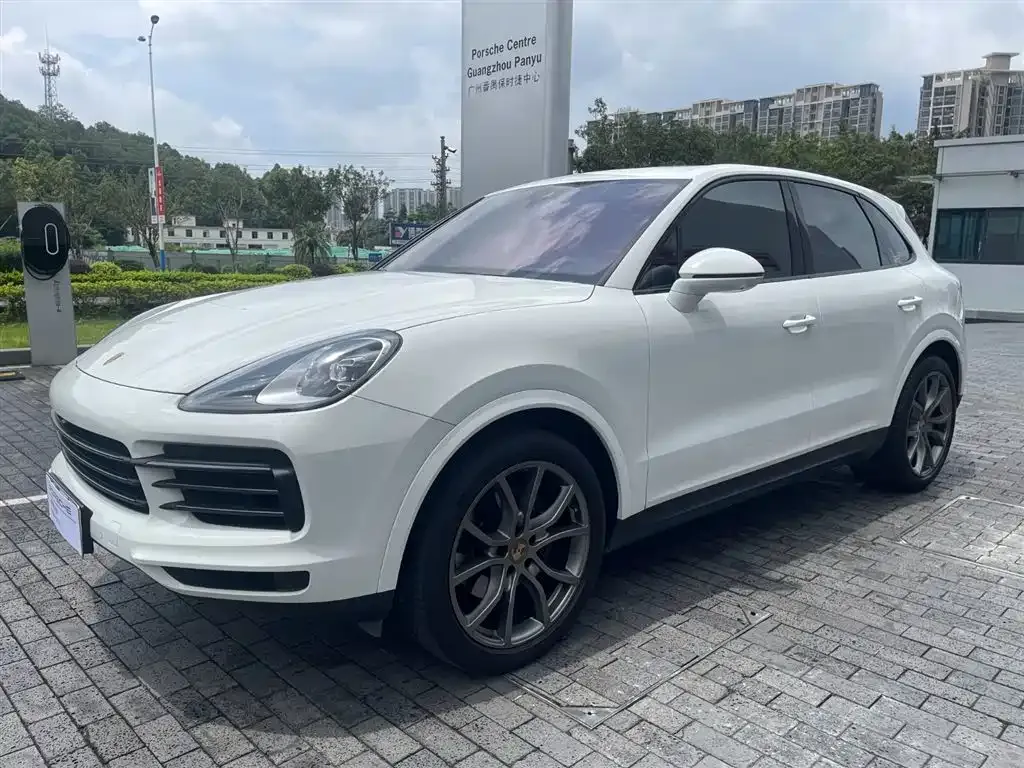 Porsche Cayenne — фото 1