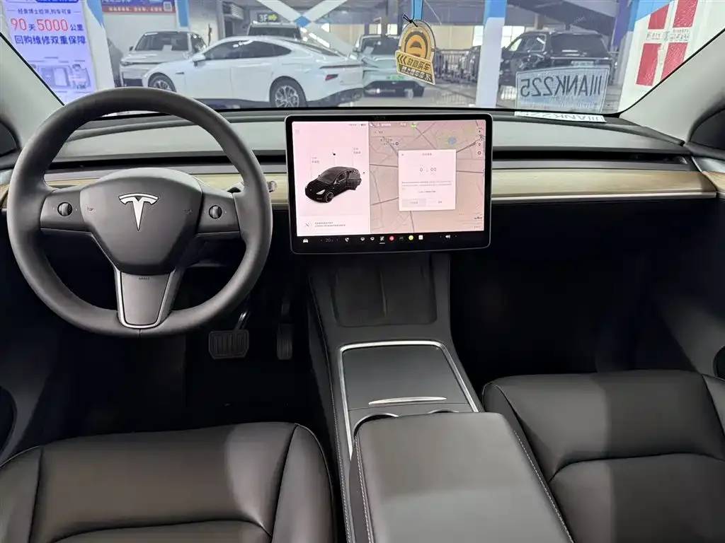 Tesla Model Y — фото 9