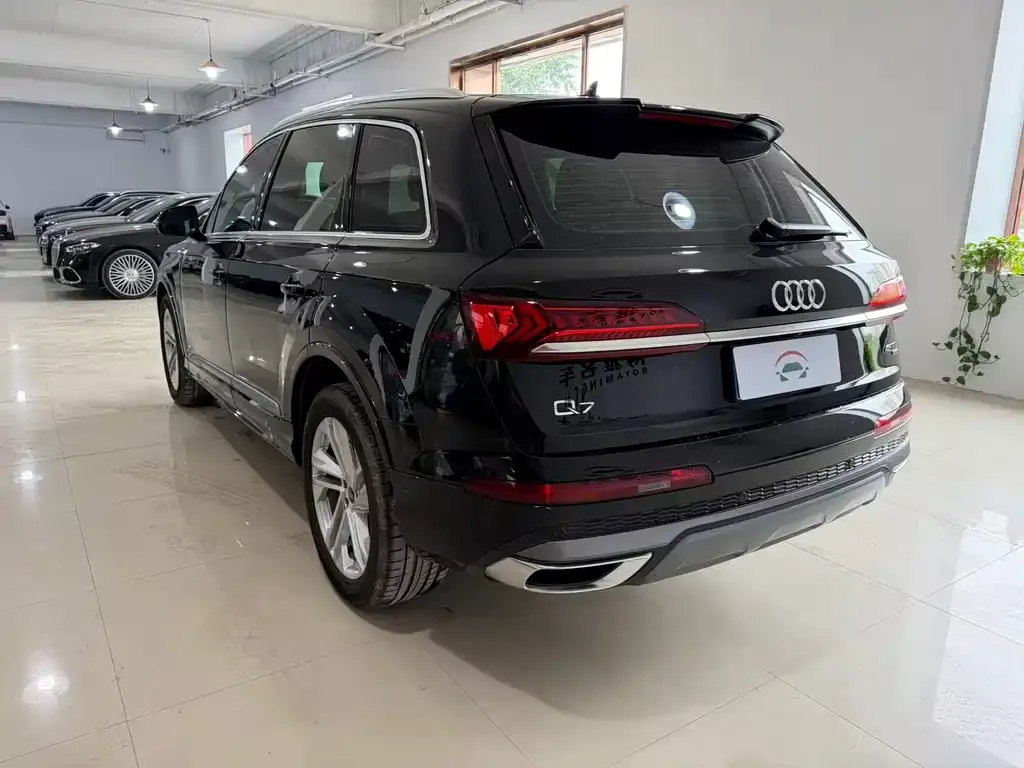 Audi Q7 2024 из CN, фото 4