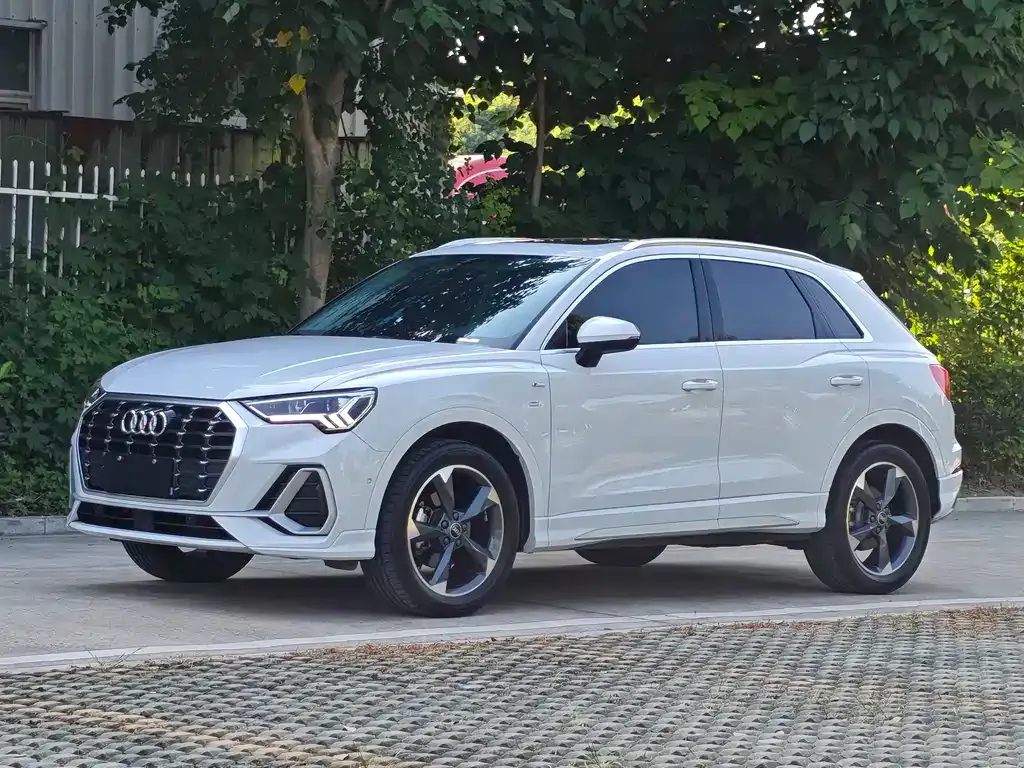 Audi Q3 — фото 1