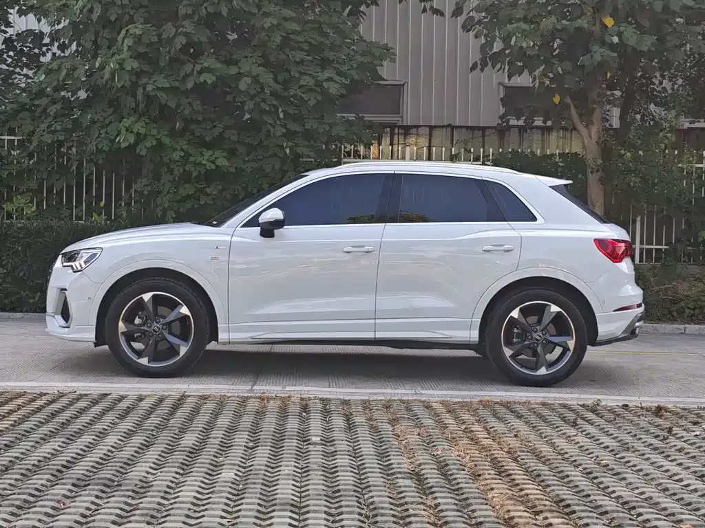 Audi Q3 — фото 10