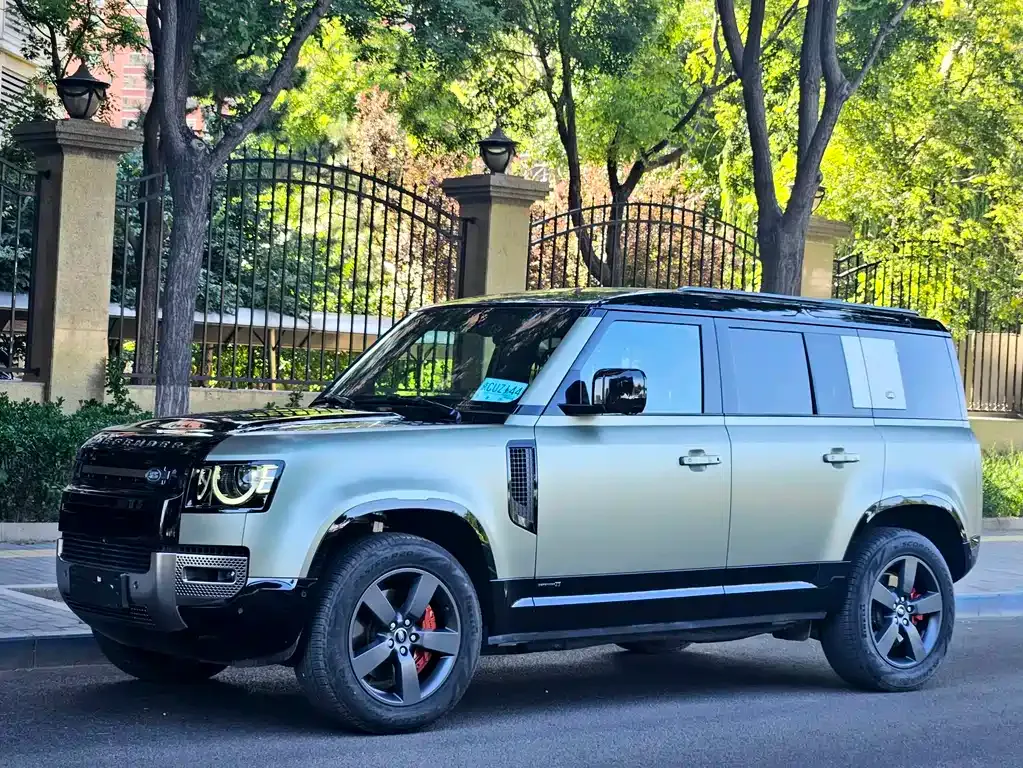 Land Rover Defender — фото 1