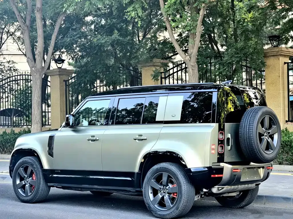 Land Rover Defender — фото 10