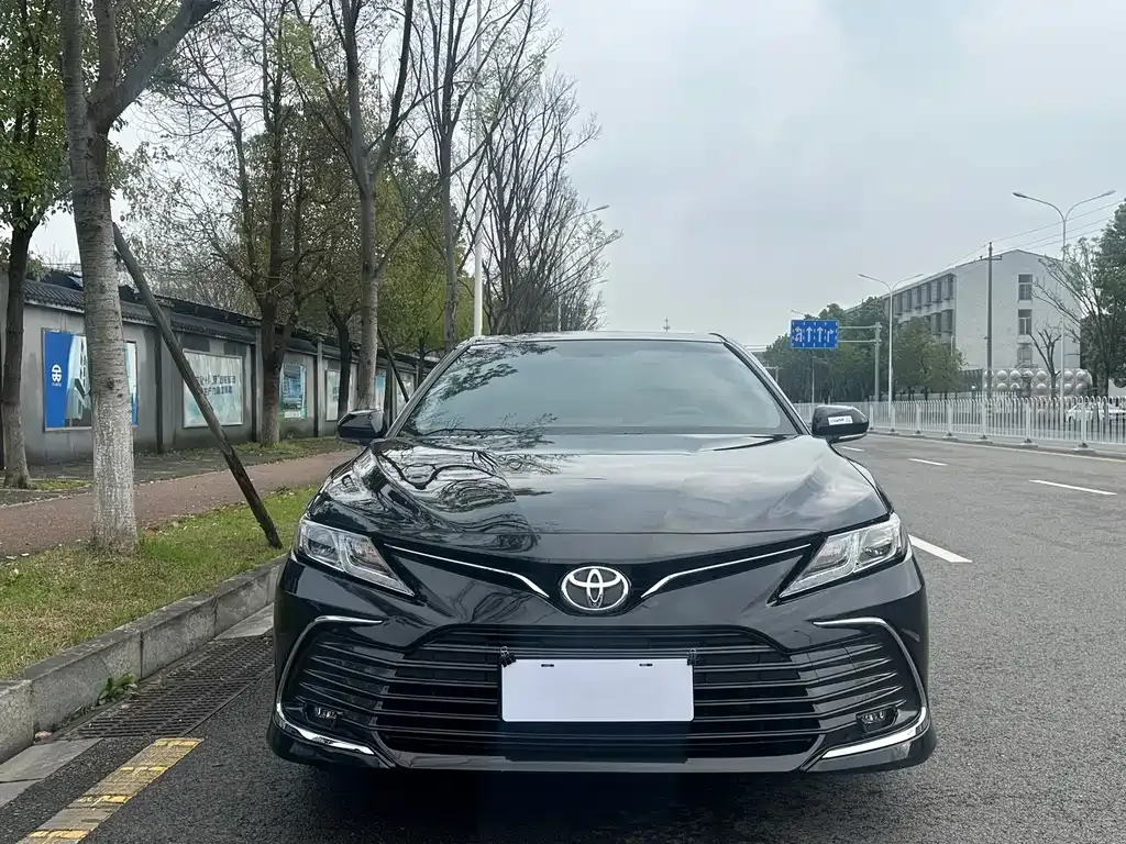 Toyota Camry — фото 8