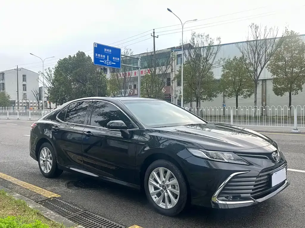 Toyota Camry — фото 10