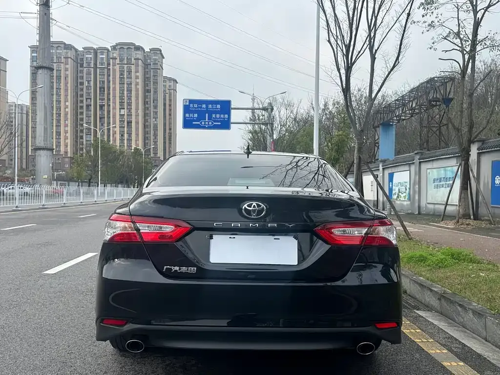 Toyota Camry — фото 4