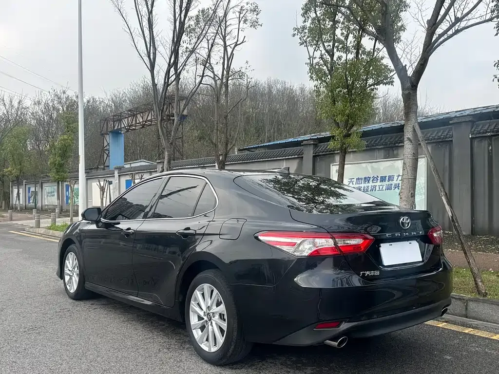 Toyota Camry — фото 7