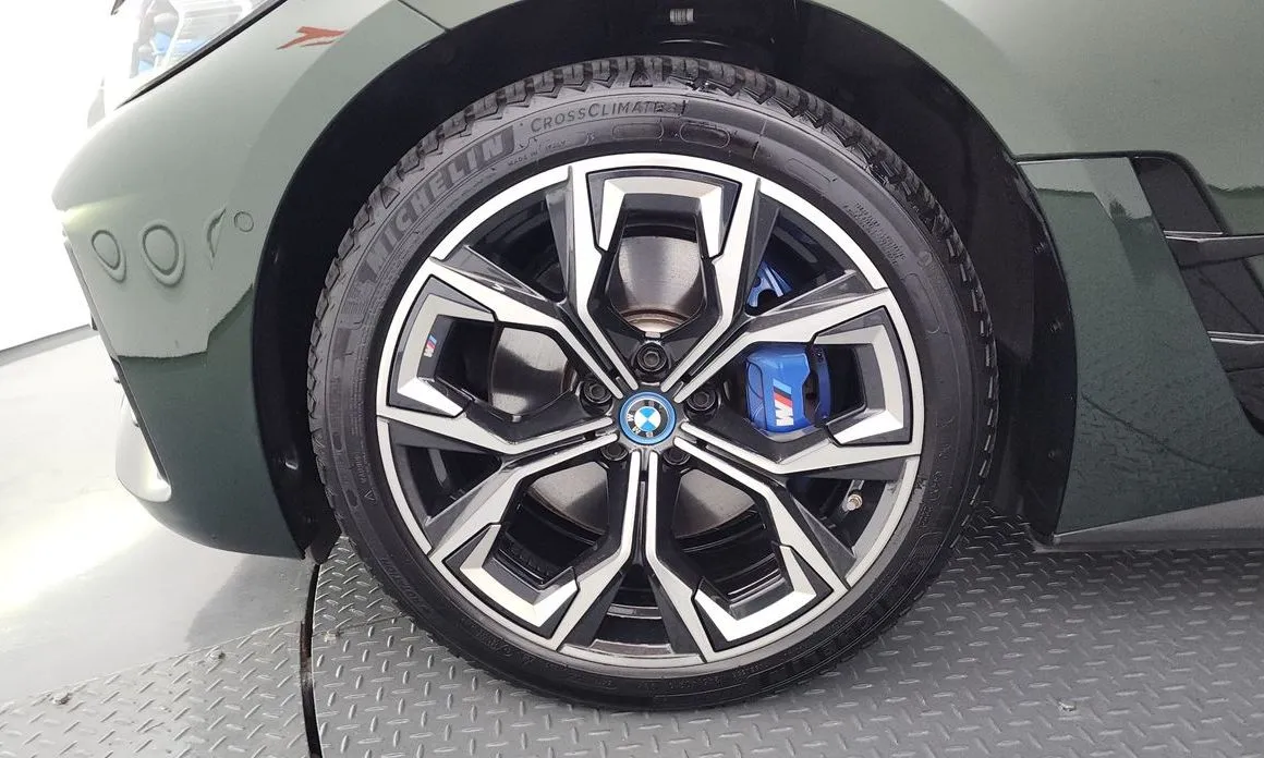 BMW i4 — фото 6