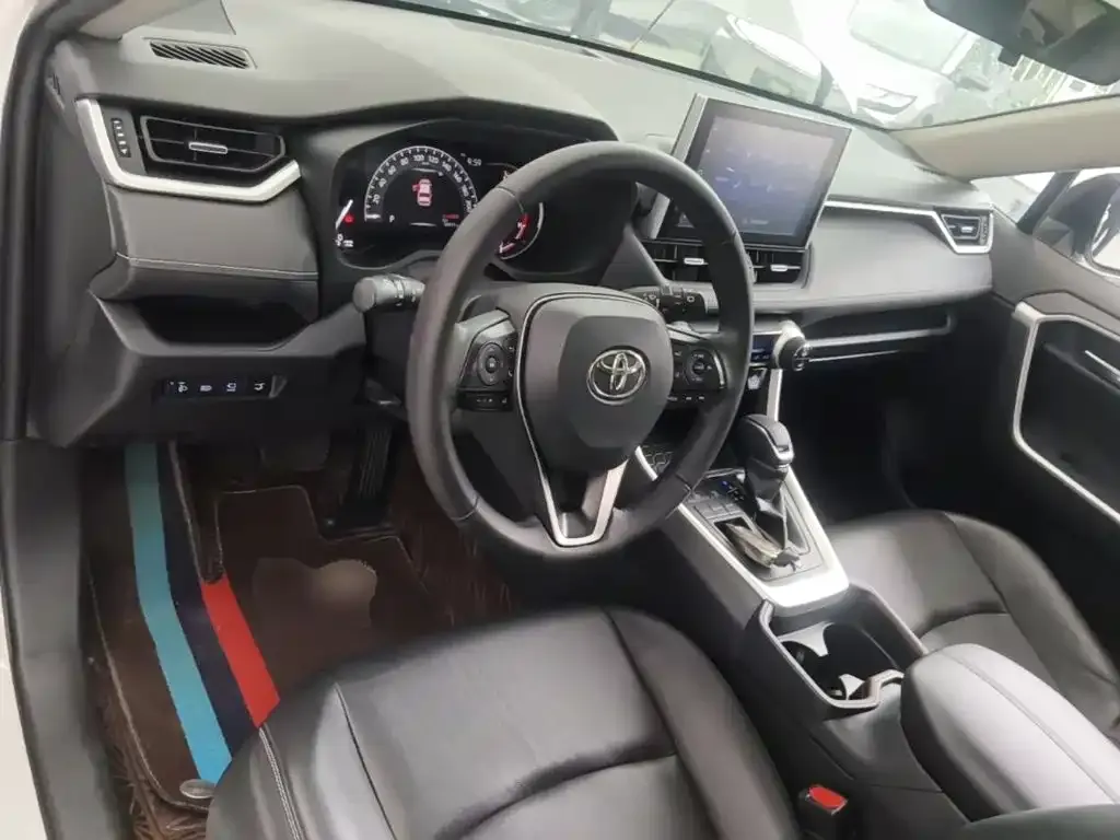 Toyota RAV4 — фото 3