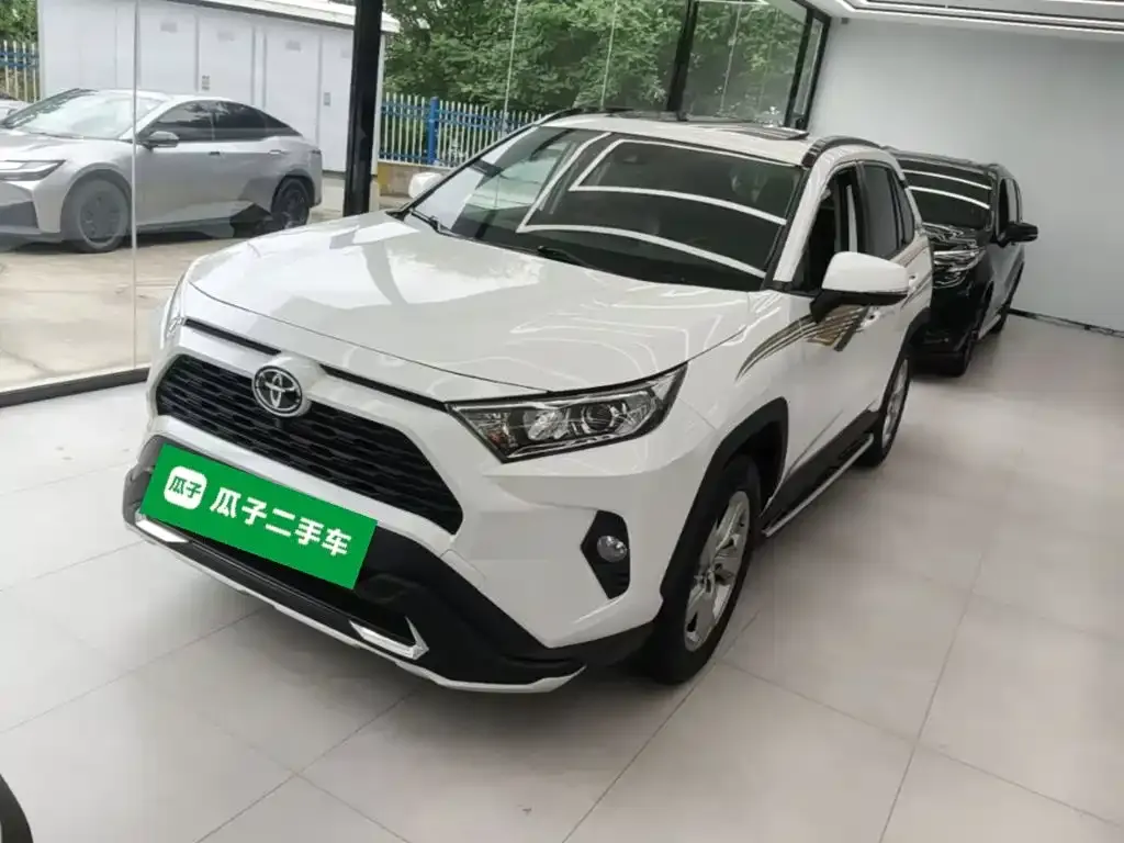 Toyota RAV4 — фото 5