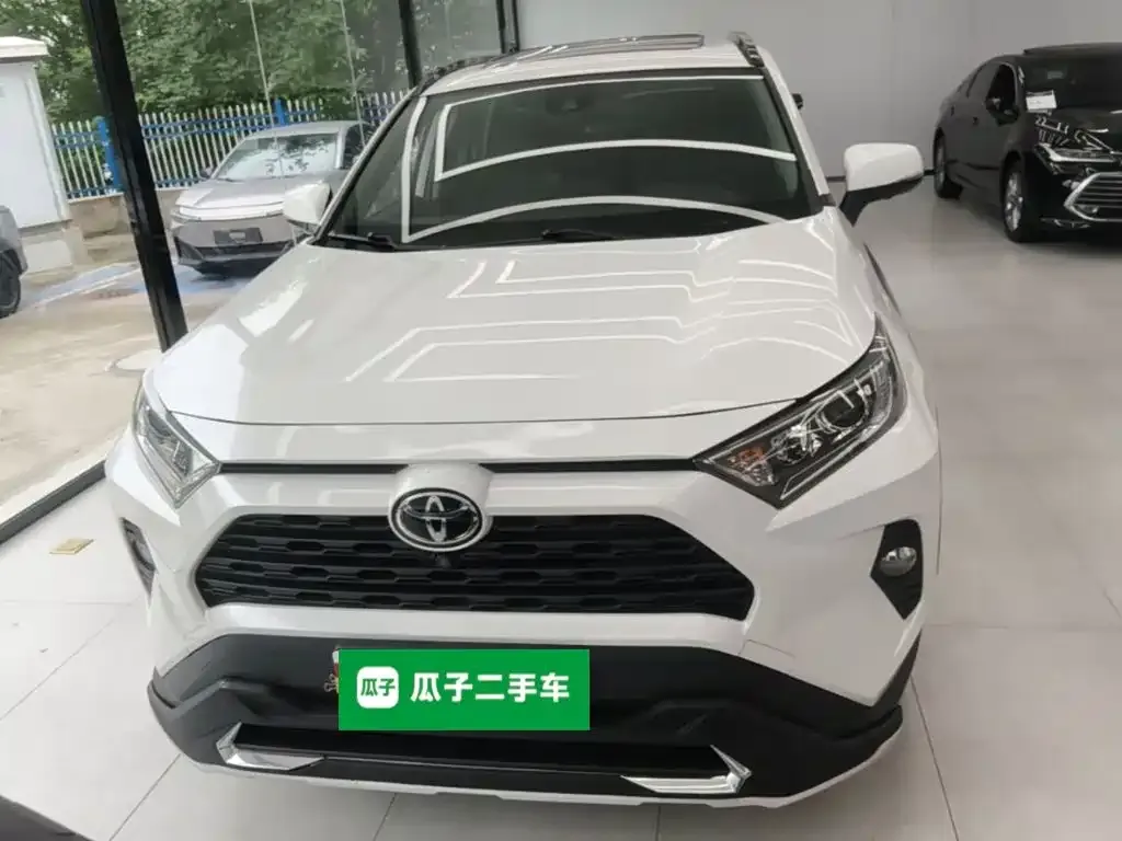 Toyota RAV4 — фото 6