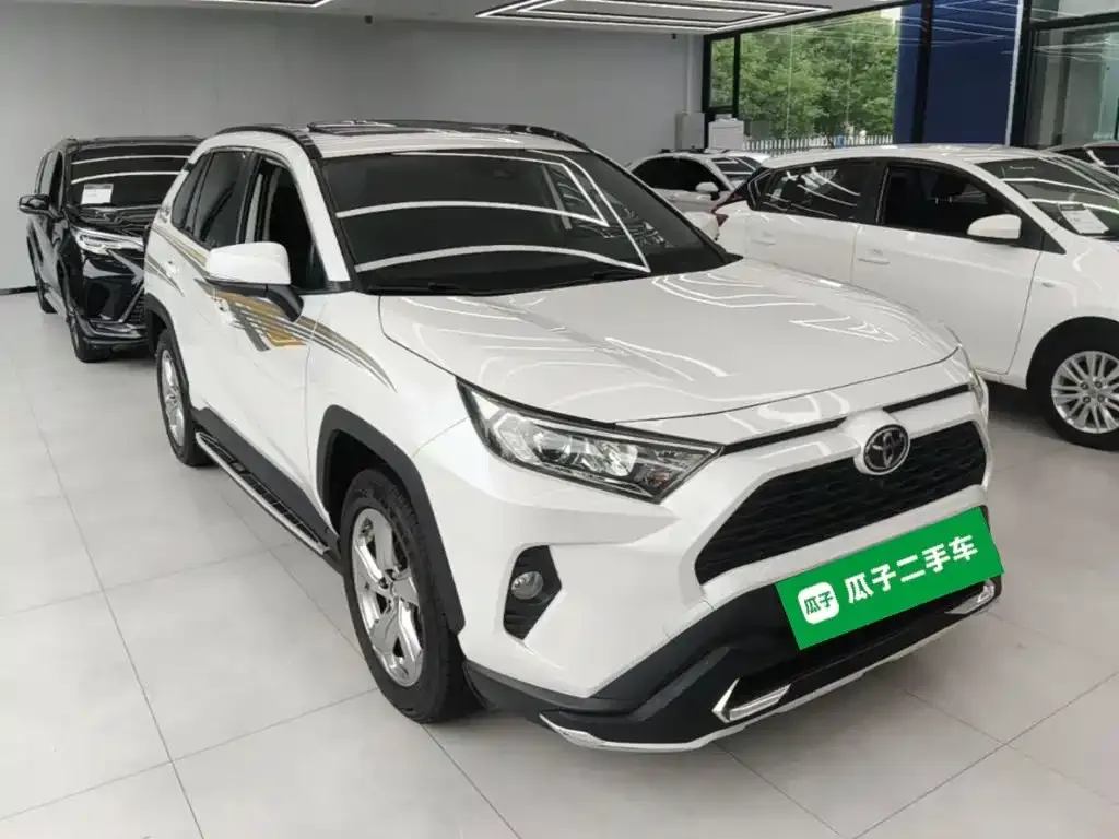 Toyota RAV4 — фото 8