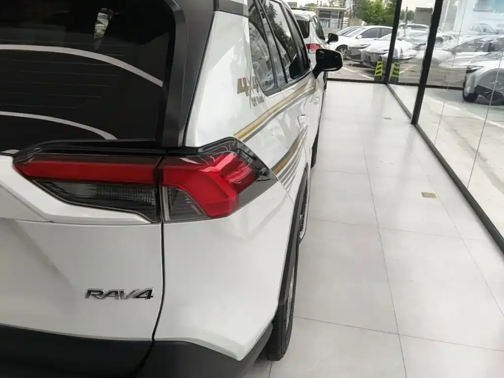 Toyota RAV4 — фото 4