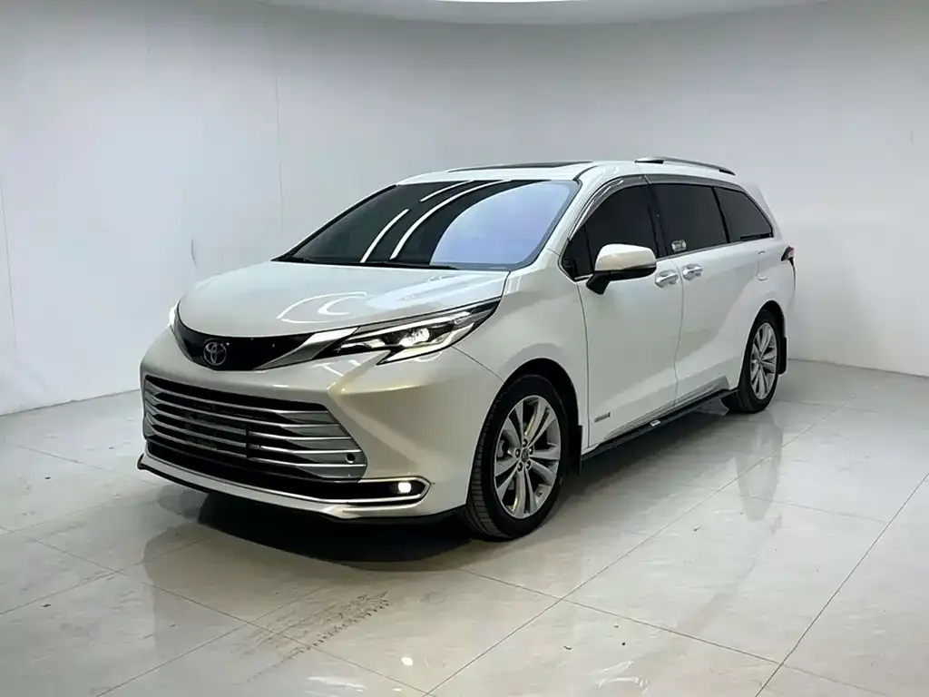 Toyota Sienna — фото 1