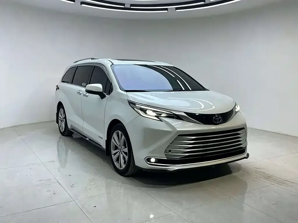 Toyota Sienna — фото 4