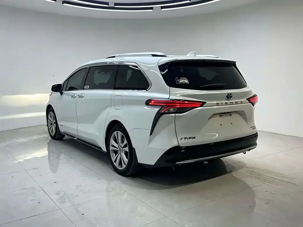 Toyota Sienna — фото 7