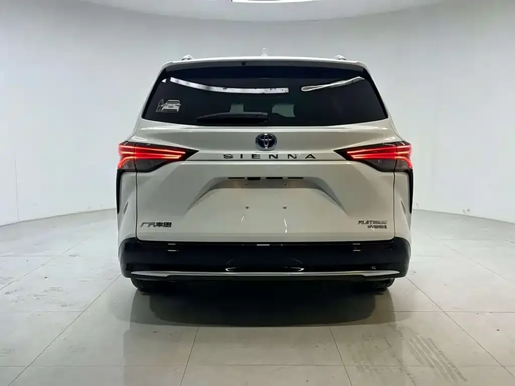 Toyota Sienna — фото 8
