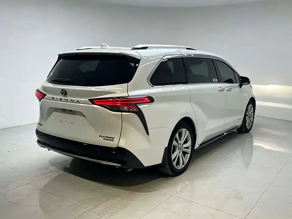 Toyota Sienna — фото 10