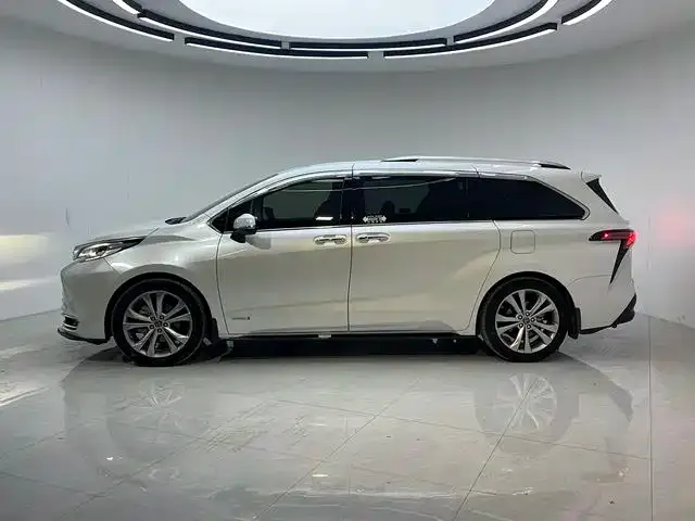 Toyota Sienna — фото 3