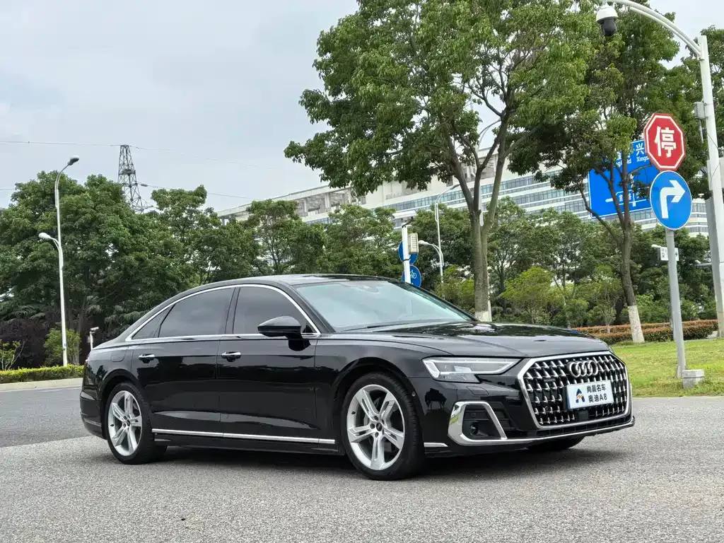 Audi A8 — фото 8