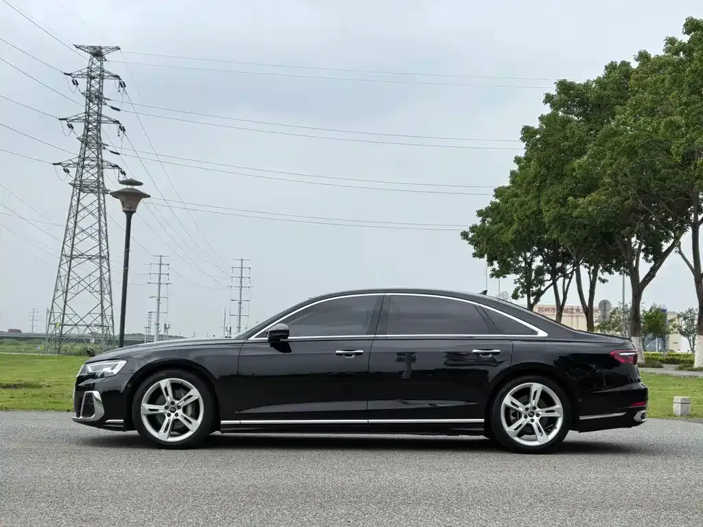 Audi A8 — фото 3
