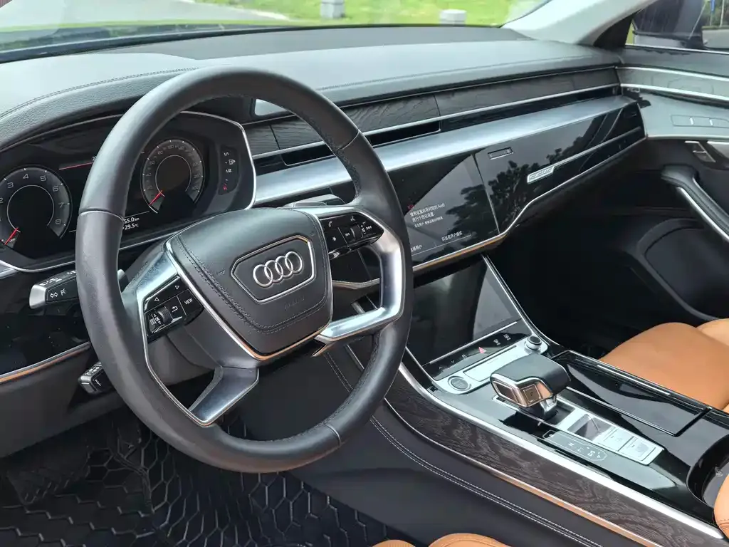 Audi A8 — фото 2