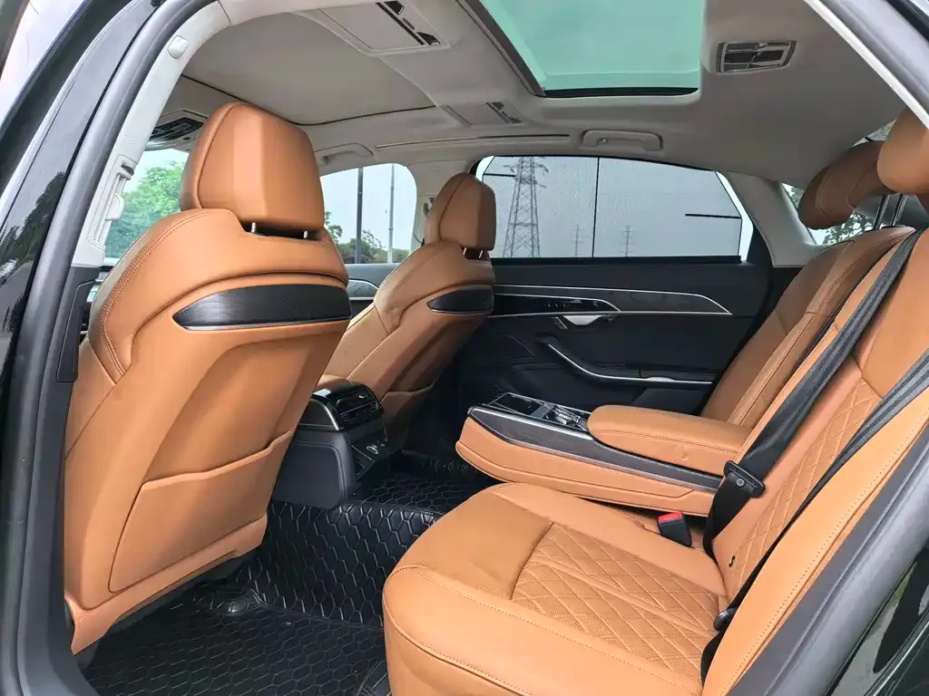 Audi A8 — фото 10