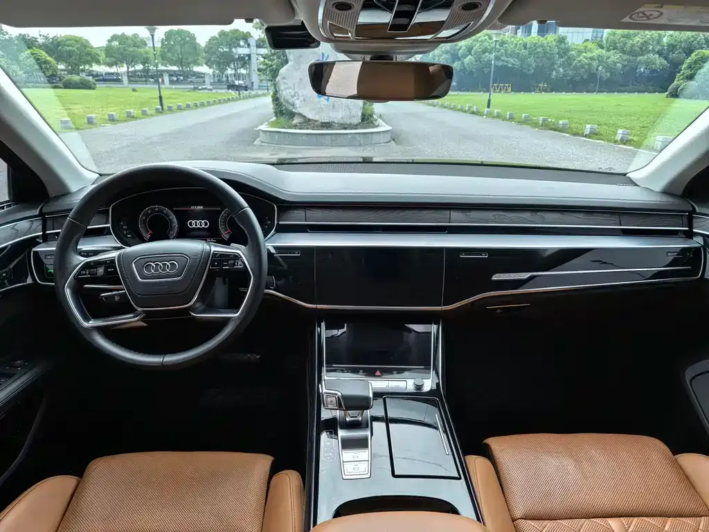 Audi A8 — фото 7