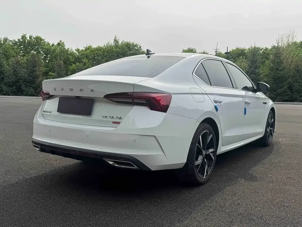 Skoda Octavia — фото 8