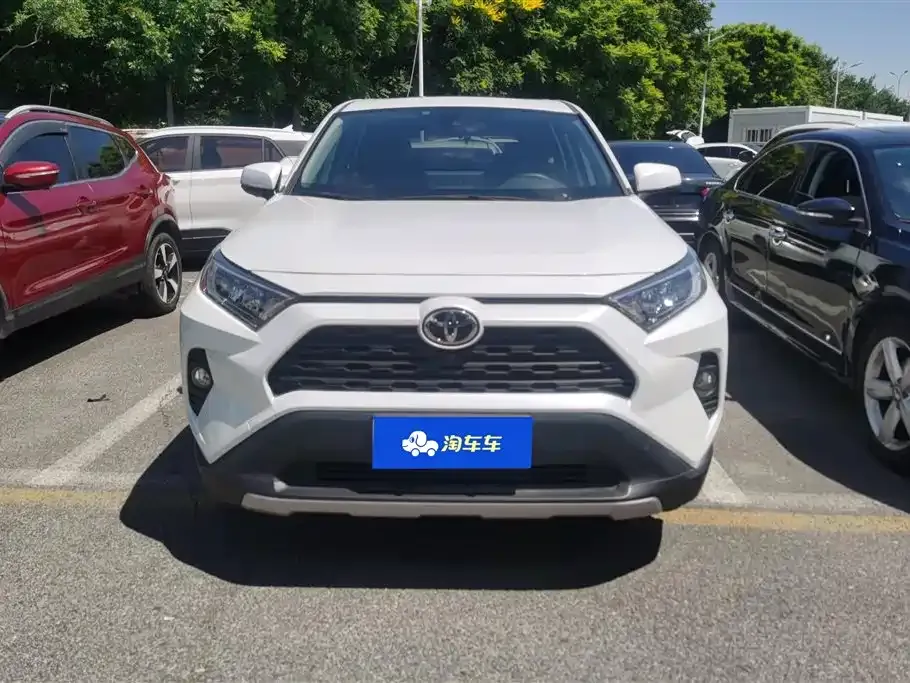 Toyota RAV4 — фото 5