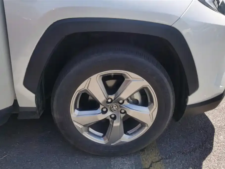 Toyota RAV4 — фото 6
