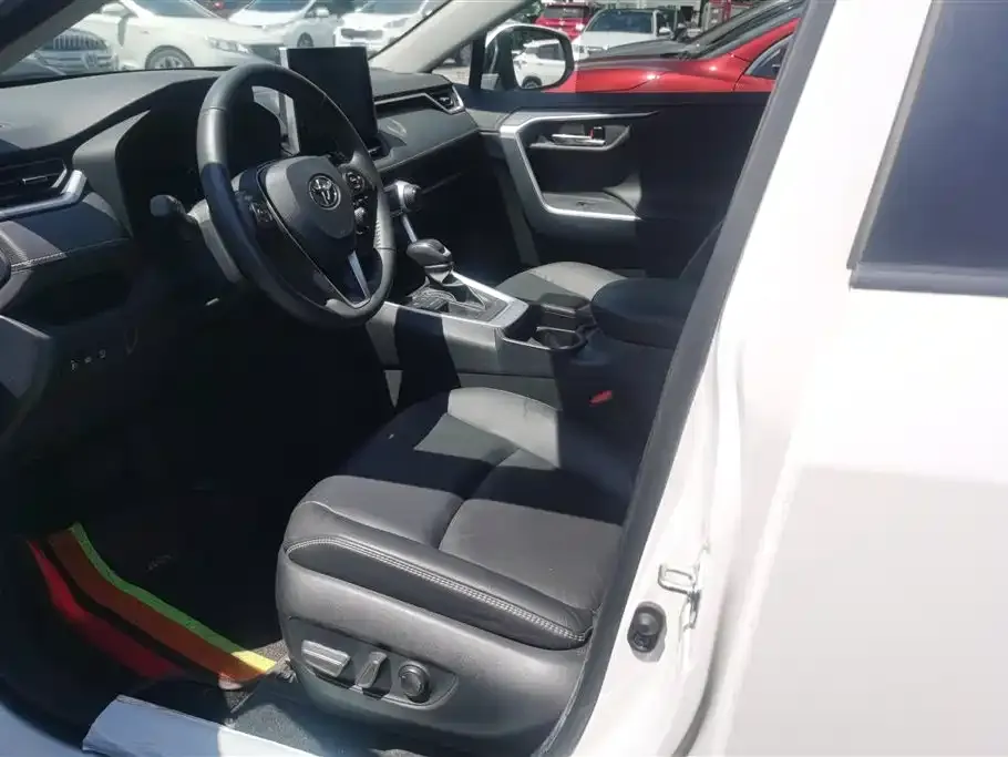 Toyota RAV4 — фото 2