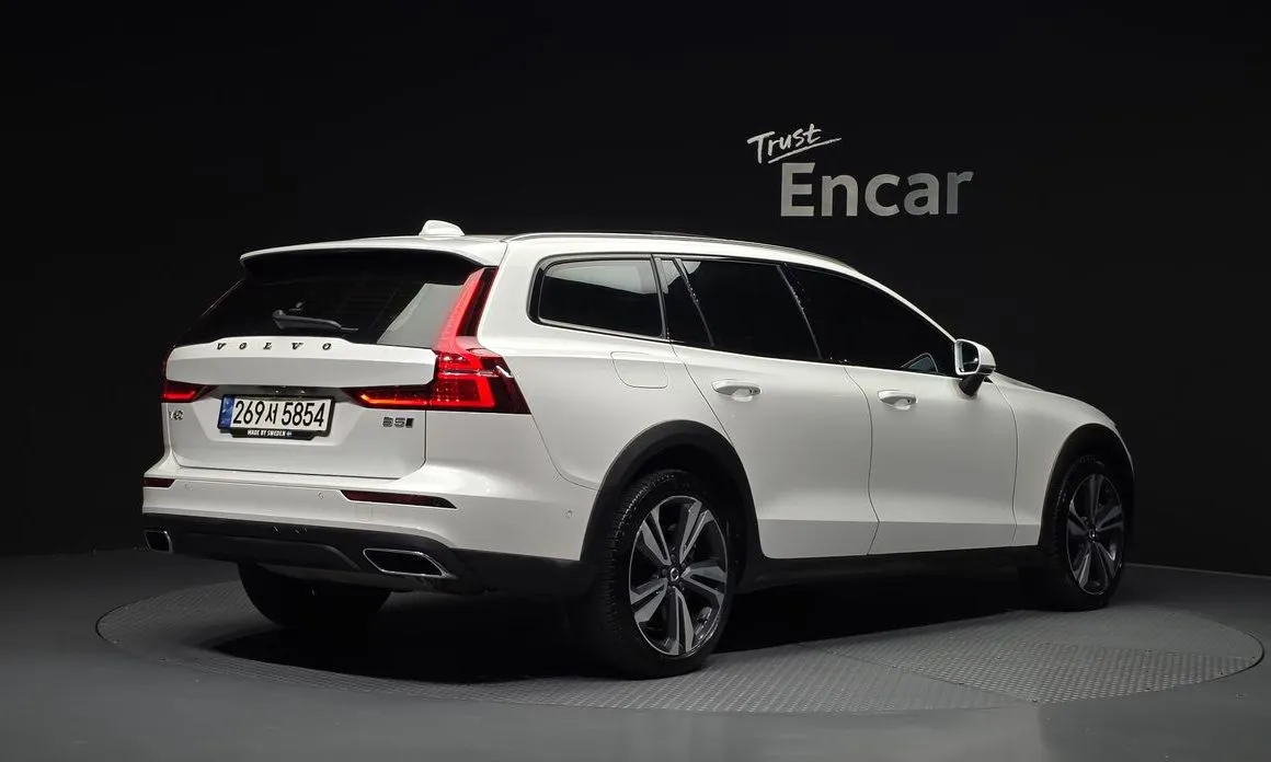 Volvo V60 2021 из KR, фото 3