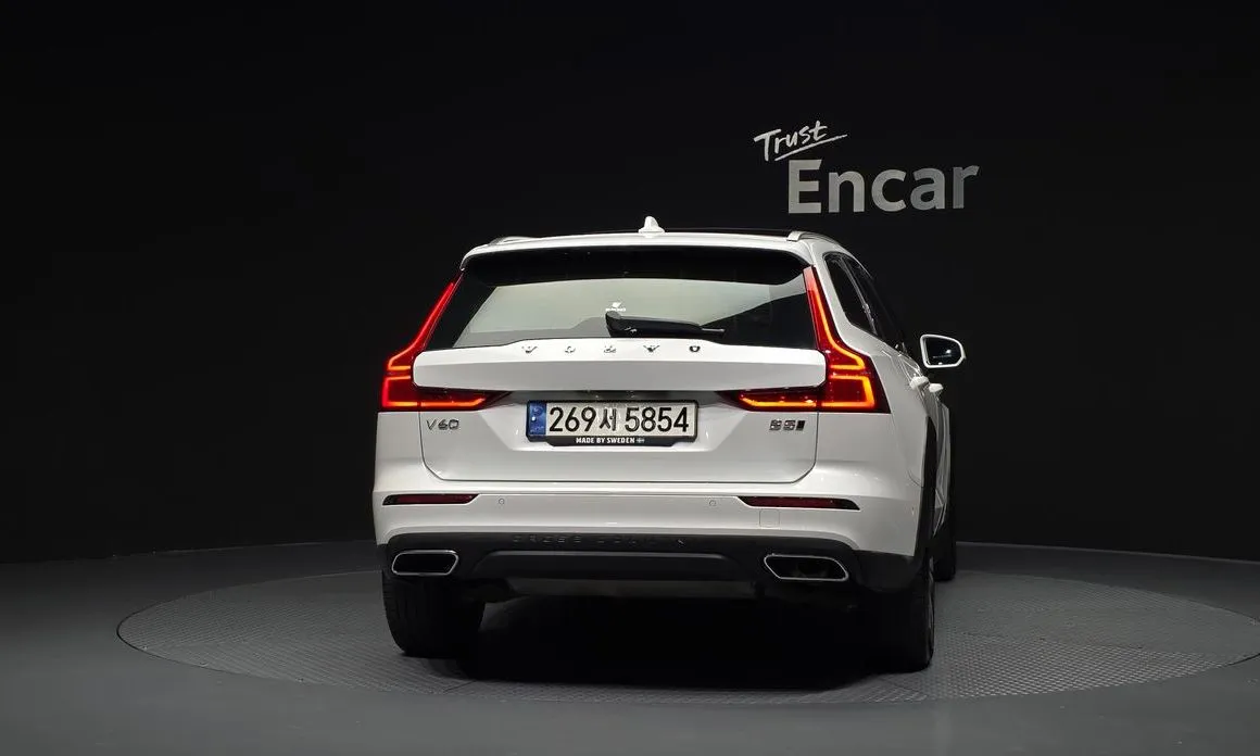 Volvo V60 2021 из KR, фото 2