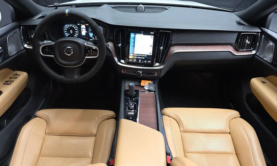 Volvo V60 2021 из KR, фото 9