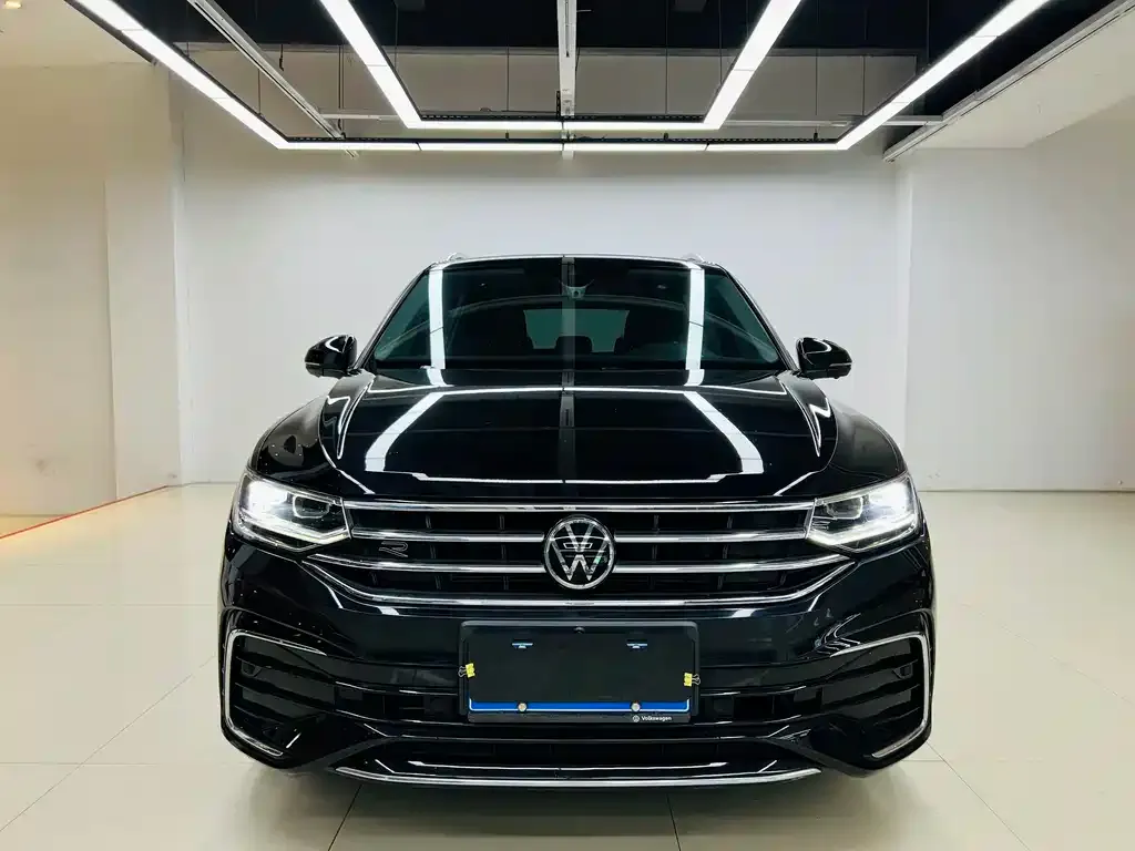 Volkswagen Tiguan L — фото 2