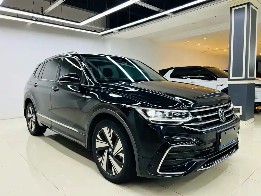 Volkswagen Tiguan L — фото 4