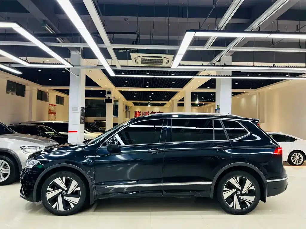 Volkswagen Tiguan L — фото 8