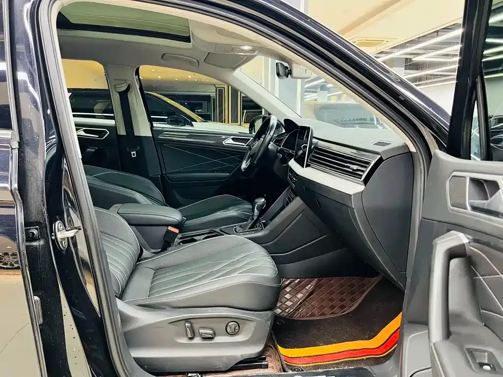 Volkswagen Tiguan L — фото 7