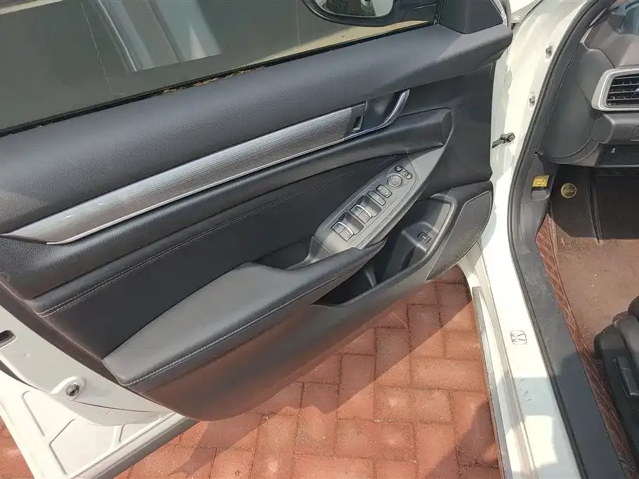 Honda Accord — фото 9
