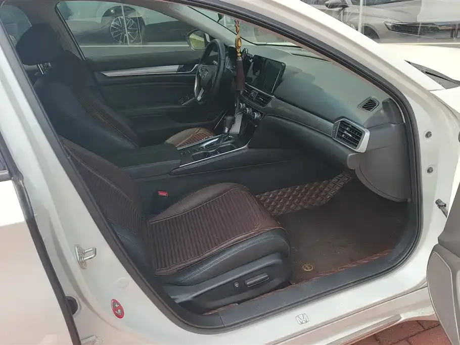 Honda Accord — фото 10