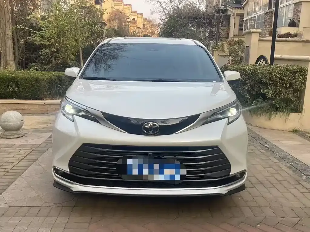 Toyota Sienna — фото 10