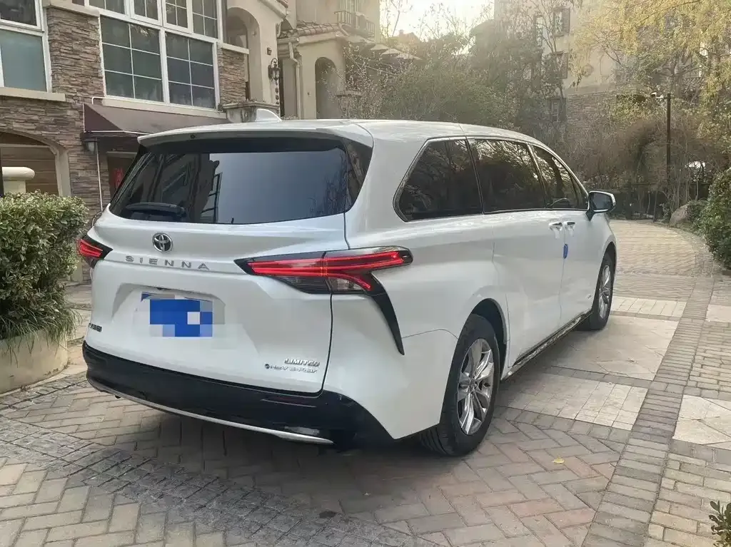 Toyota Sienna — фото 7