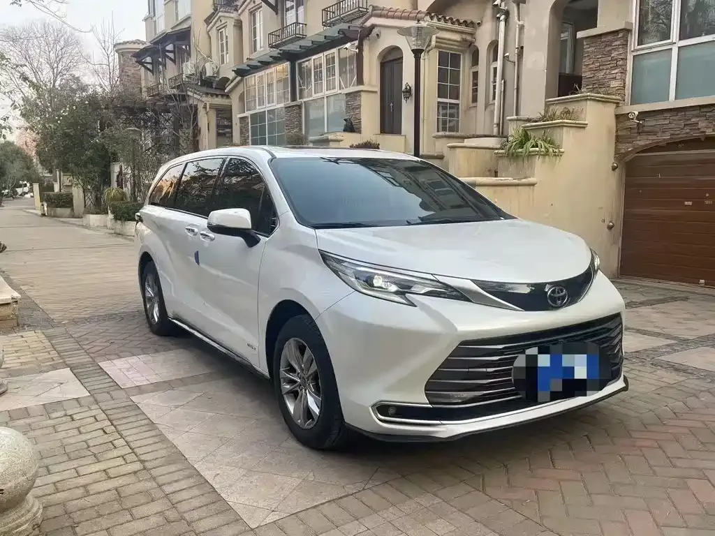 Toyota Sienna — фото 9