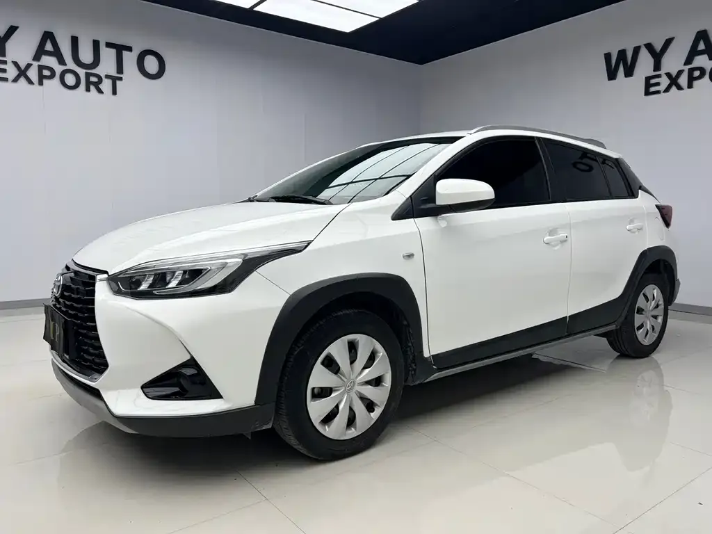 Toyota Yaris L — фото 1