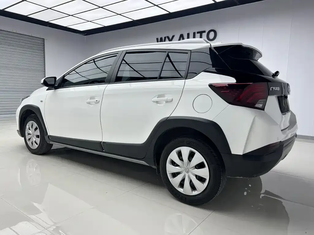 Toyota Yaris L — фото 9