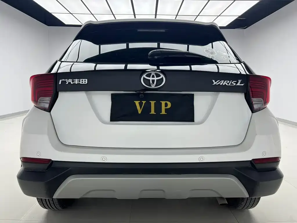 Toyota Yaris L — фото 4