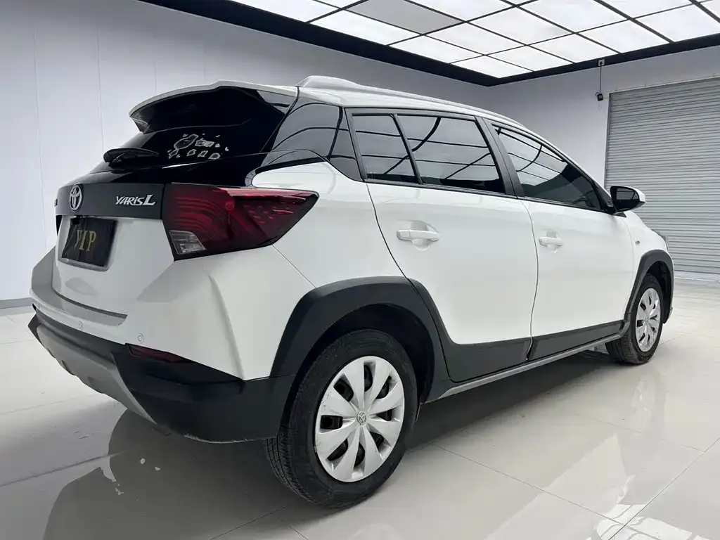 Toyota Yaris L — фото 8